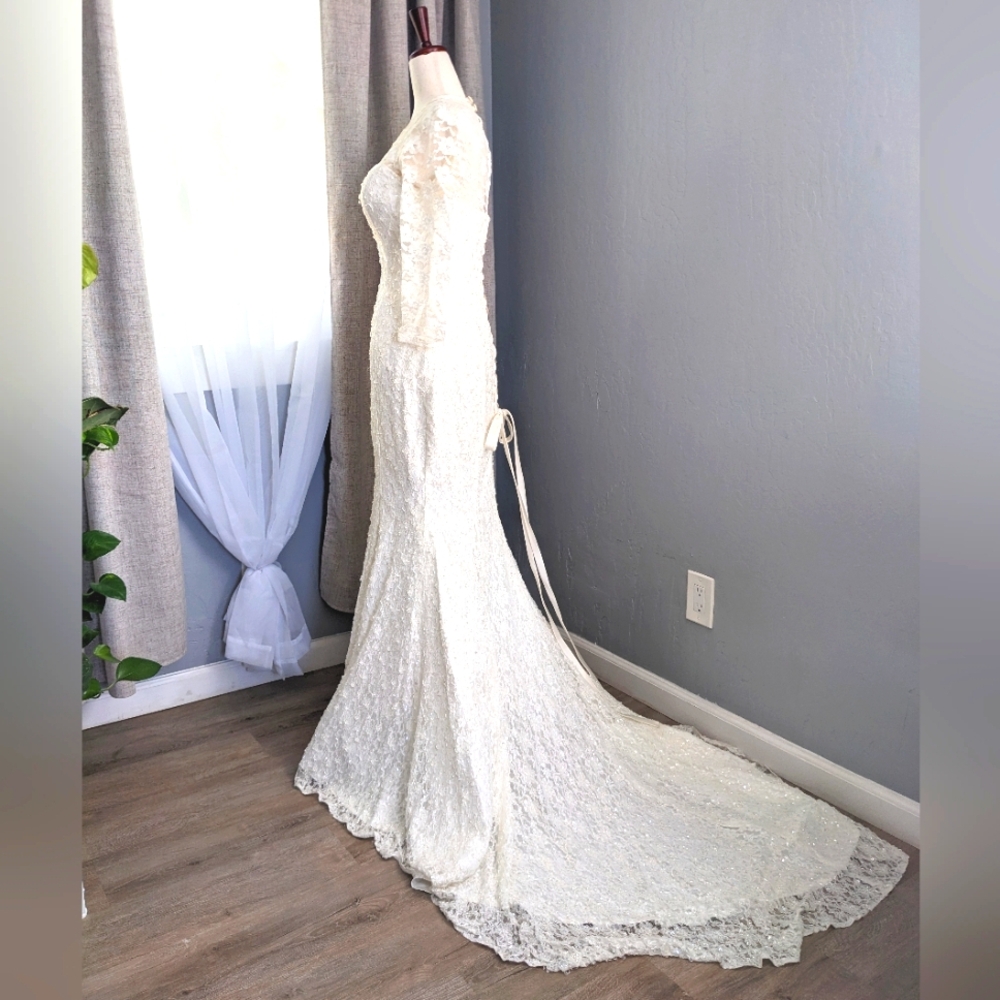 Vintage Trumpet/Mermaid V-Neck Court Train Lace & Beaded Wedding Dress - Picture 3 of 9